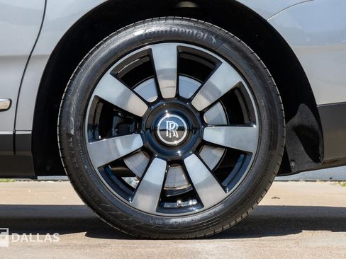 Used 2023 Rolls-Royce Cullinan w/ Cullinan Package image 14