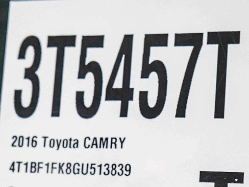 Used 2016 Toyota Camry XLE w/ Moonroof Package FWD image 29