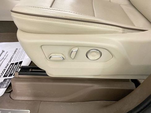 Used 2024 GMC Yukon Denali AWD/4WD image 25