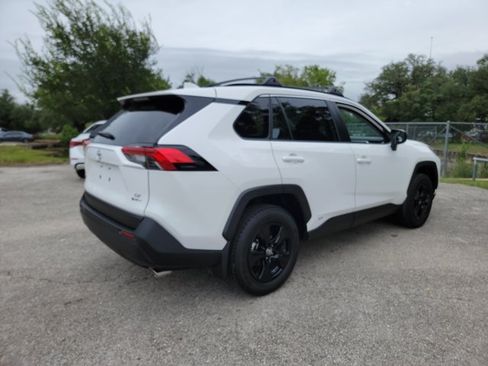 Used 2025 Toyota RAV4 LE AWD/4WD image 5