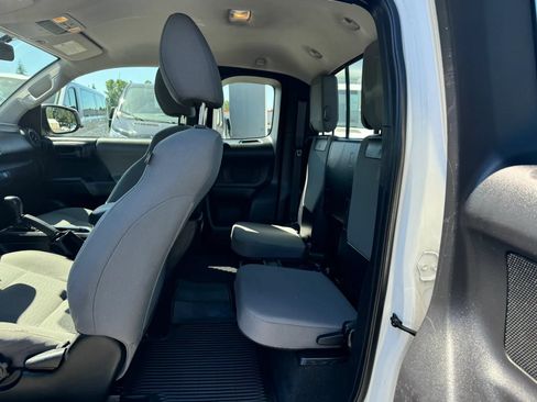 Used 2017 Toyota Tacoma SR RWD image 11
