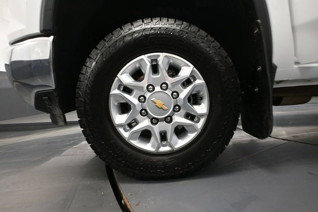 Used 2025 Chevrolet Silverado 3500 LT w/ Safety Package AWD/4WD image 13