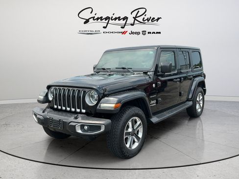 Used 2018 Jeep Wrangler Unlimited Sahara AWD/4WD image 3
