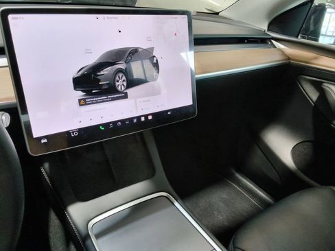 Used 2023 Tesla Model Y Long Range image 22