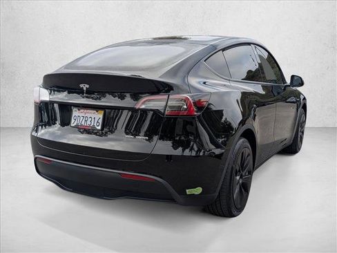 Used 2023 Tesla Model Y Long Range image 6
