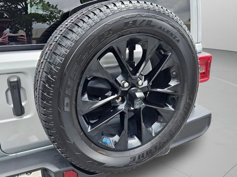 Used 2022 Jeep Wrangler Unlimited Sahara w/ Cold Weather Group AWD/4WD image 29