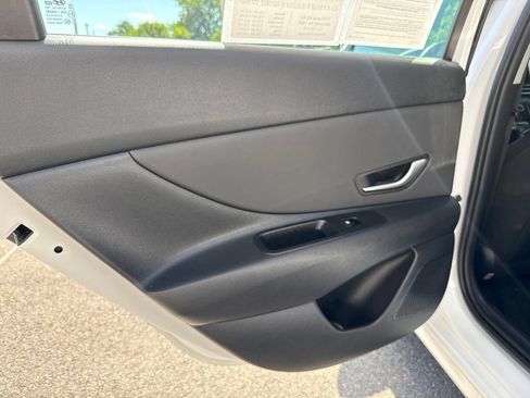 Used 2025 Hyundai Elantra SEL FWD image 26