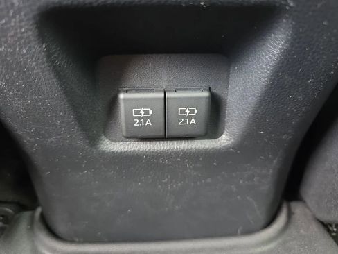 Used 2021 Toyota RAV4 XLE FWD image 42