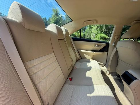 Used 2015 Toyota Camry LE FWD image 18
