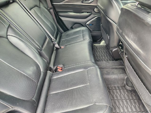 Used 2022 Jeep Grand Cherokee Overland w/ Luxury Tech Group IV AWD/4WD image 31