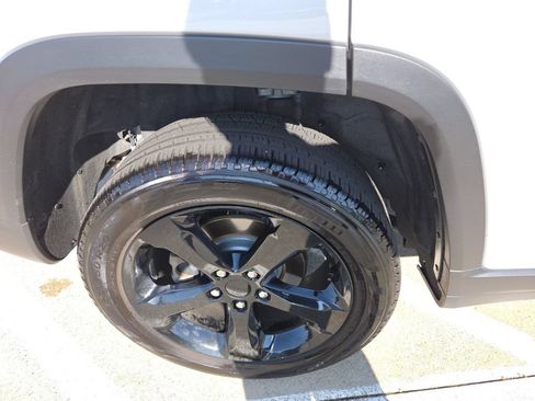 Certified 2024 Jeep Grand Cherokee Limited w/ Luxury Tech Group II AWD/4WD image 31