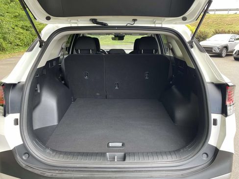 Used 2025 Kia Sportage LX FWD image 8