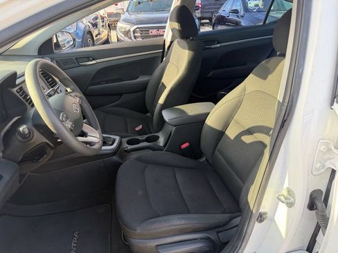 Used 2020 Hyundai Elantra SE w/ Cargo Package (C1) FWD image 10