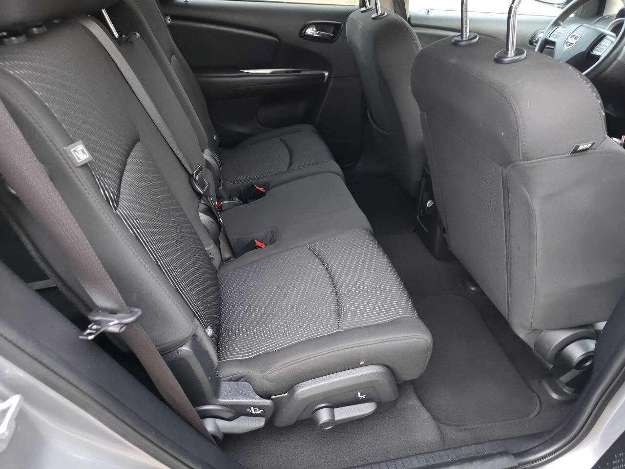 Used 2017 Dodge Journey SXT AWD/4WD image 19