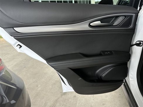 Used 2024 Alfa Romeo Stelvio Ti image 29