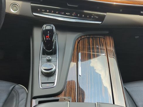 Used 2024 Cadillac Escalade Premium Luxury w/ Performance Package AWD/4WD image 17