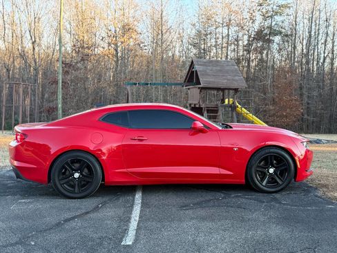 Used 2020 Chevrolet Camaro LT image 5