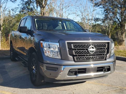 Certified 2024 Nissan Titan SV w/ SV Convenience Package image 3