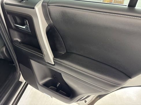 Used 2015 Toyota 4Runner SR5 image 39