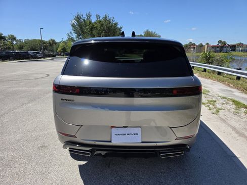 New 2026 Land Rover Range Rover Sport Dynamic SE AWD/4WD image 6
