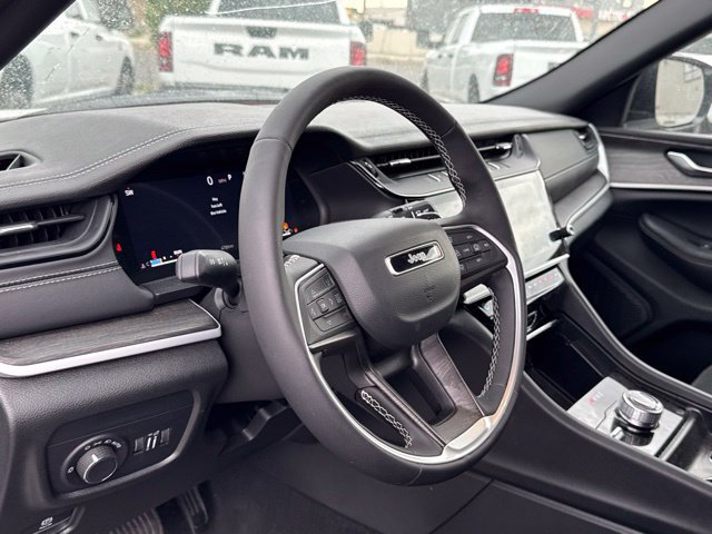 Used 2026 Jeep Grand Cherokee Altitude AWD/4WD image 17