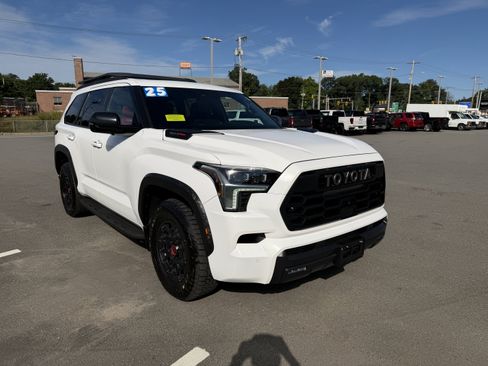 Used 2025 Toyota Sequoia TRD Pro AWD/4WD image 17