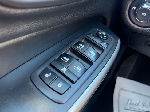 Used 2020 Jeep Cherokee Limited AWD/4WD image 30