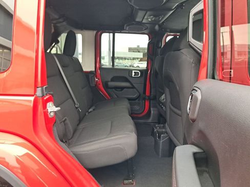 Used 2021 Jeep Wrangler Unlimited Sahara w/ Uconnect 4C Nav & Sound Group image 15