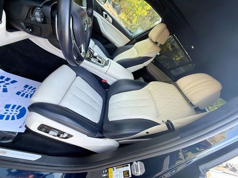 Used 2022 BMW X7 xDrive40i w/ Executive Package AWD/4WD image 13