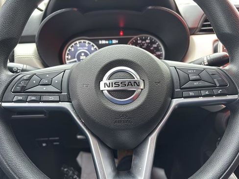 Used 2020 Nissan Versa SV image 26