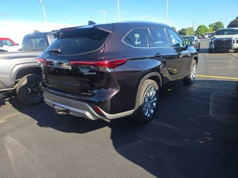 Used 2021 Toyota Highlander Limited AWD/4WD image 6