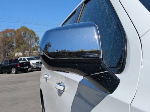 Used 2024 Chevrolet Suburban Premier image 13