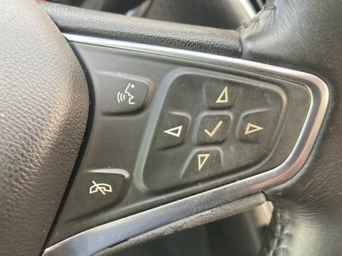 Used 2017 Chevrolet Malibu LT FWD image 40