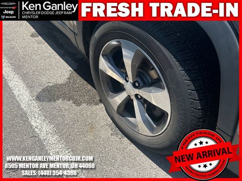 Used 2019 Jeep Cherokee Limited AWD/4WD image 11