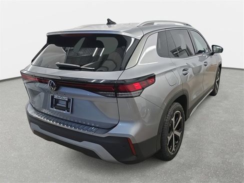 New 2026 Volkswagen Tiguan SE image 4