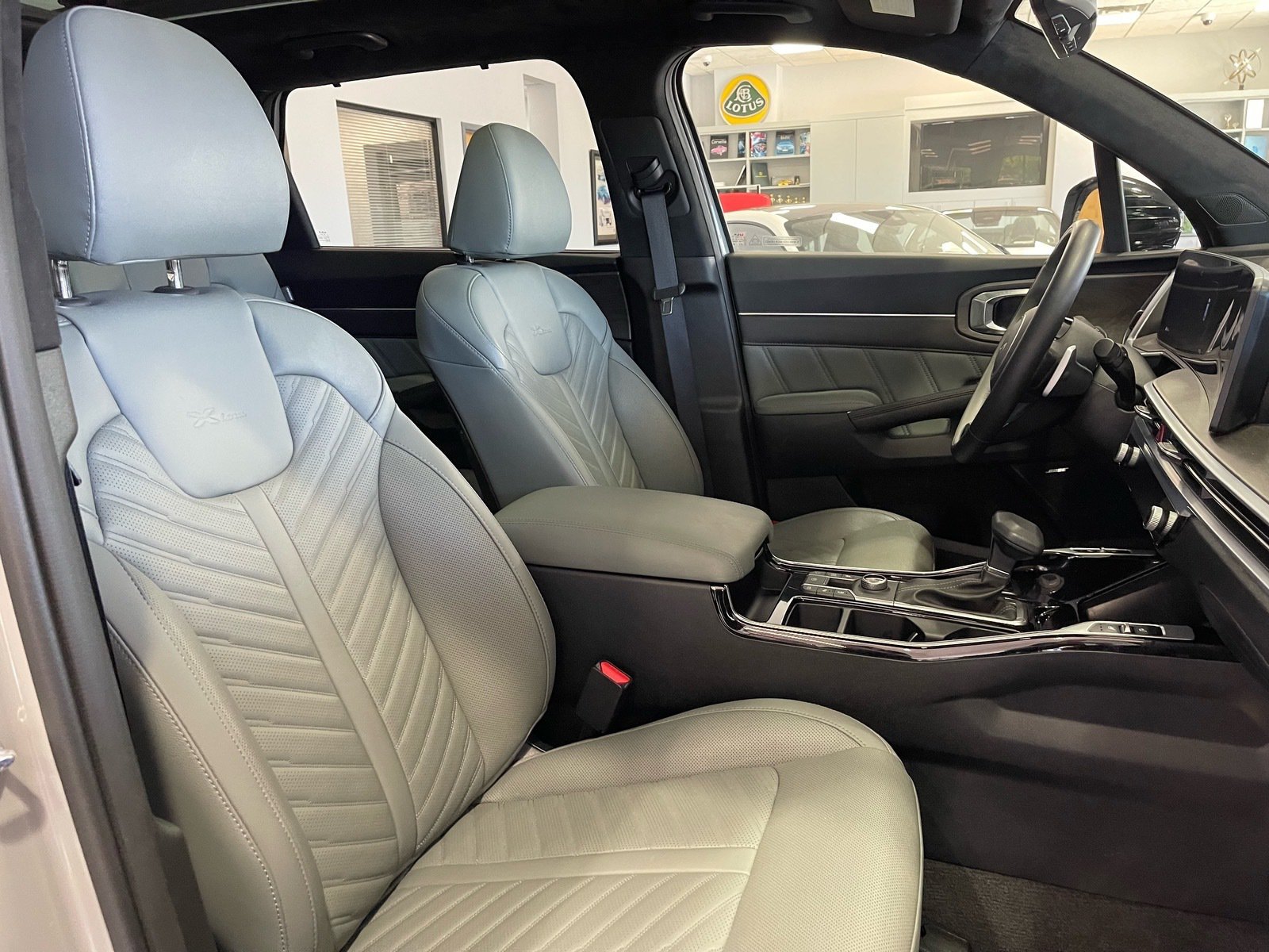 Used 2024 Kia Sorento SX Prestige w/ Sage Leather Package AWD/4WD image 43