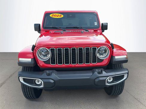 Used 2025 Jeep Wrangler Unlimited Sahara AWD/4WD image 9