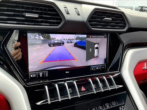 Used 2020 Lamborghini Urus image 27