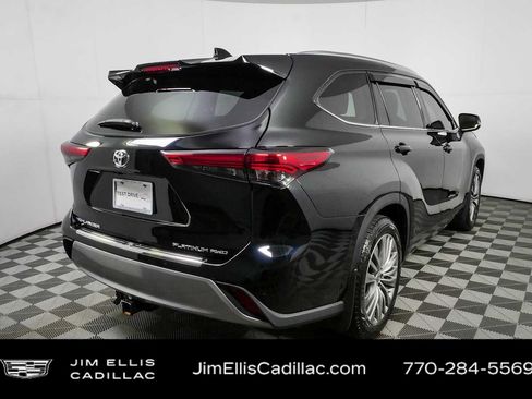 Used 2021 Toyota Highlander Platinum AWD/4WD image 3