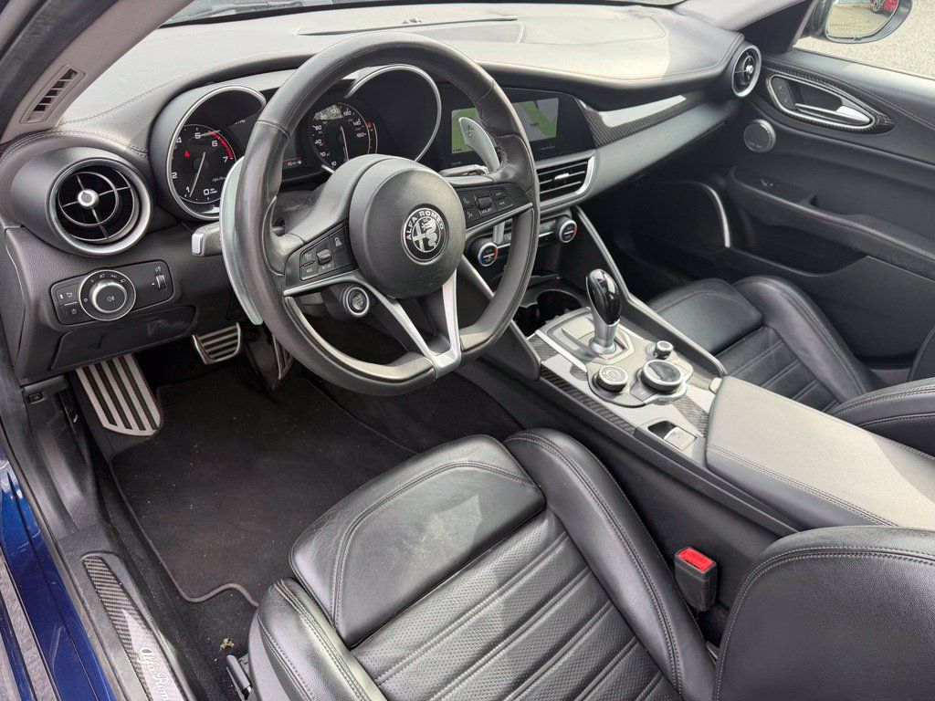 Used 2019 Alfa Romeo Giulia Ti AWD/4WD image 16