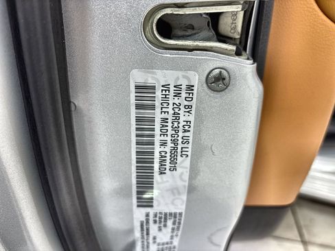 Used 2023 Chrysler Pacifica Pinnacle AWD/4WD image 29