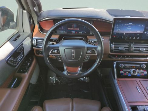Used 2023 Lincoln Navigator L Reserve AWD/4WD image 13