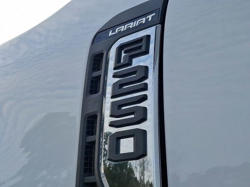 Certified 2024 Ford F250 Lariat w/ FX4 Off-Road Package image 31