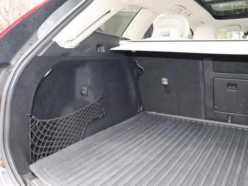 Used 2019 Volvo XC60 T6 Momentum w/ Premium Package image 8