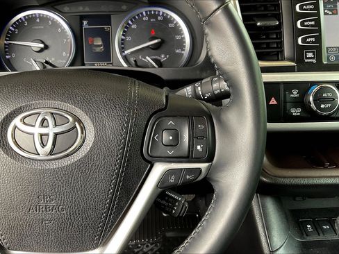 Used 2018 Toyota Highlander Limited AWD/4WD image 12