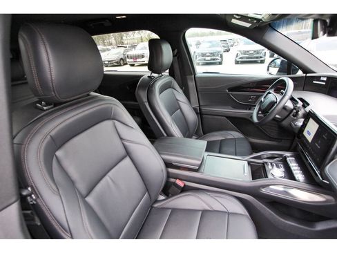 Used 2024 Lincoln Nautilus Premier w/ Jet Appearance Package AWD/4WD image 27