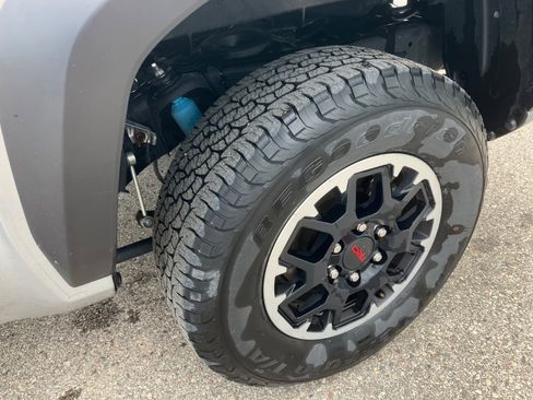 Used 2025 Toyota Tacoma TRD Off-Road AWD/4WD image 11