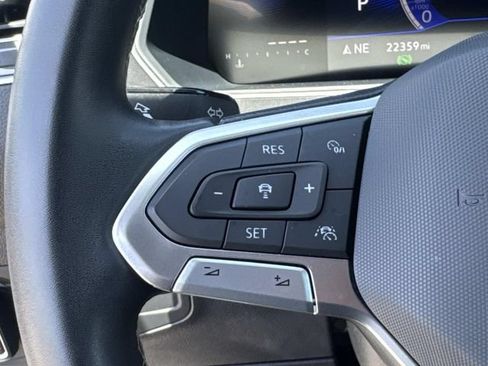 Used 2023 Volkswagen Tiguan SE w/ Panoramic Sunroof Package FWD image 8