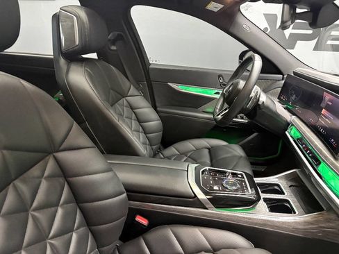 Used 2025 BMW 740i w/ Premium Package image 86