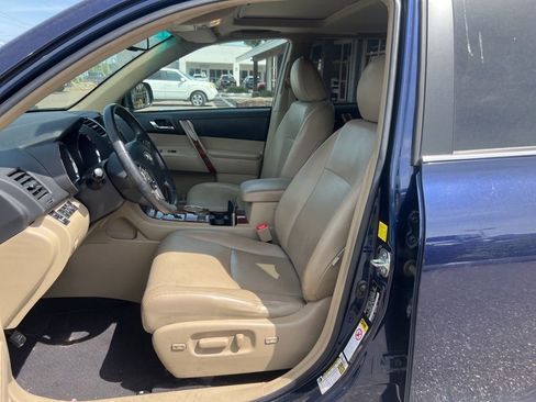 Used 2011 Toyota Highlander Limited w/ Tow Pkg image 10